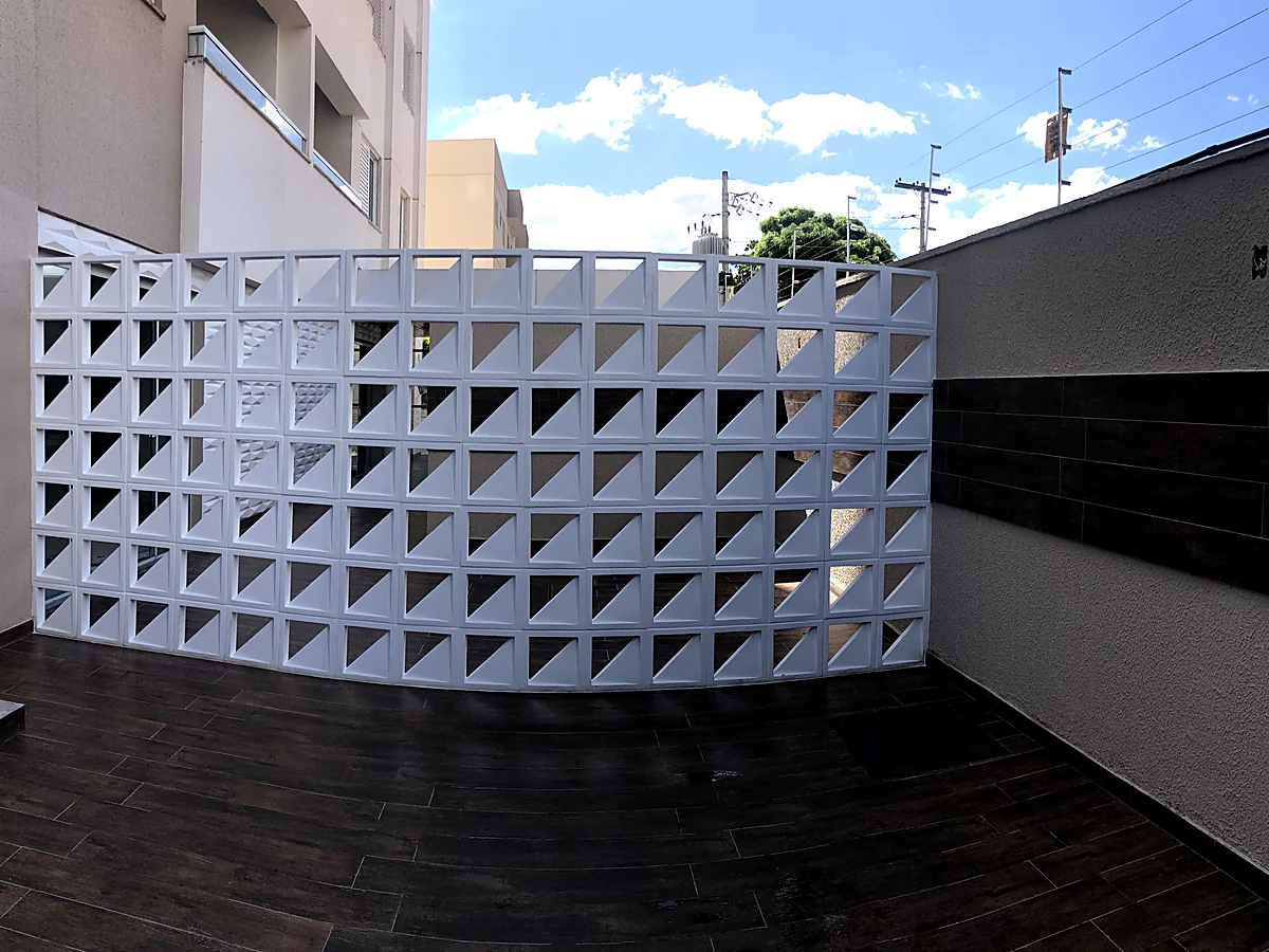 Muro em elemento vazado executado pela HC Engenharia